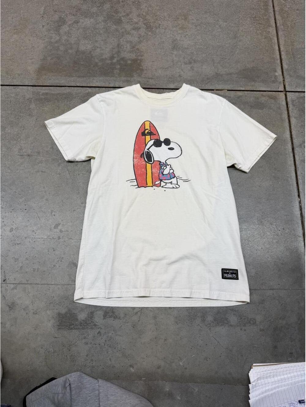 vintage quiksilver surfing snoopy beige big logo shirt size medium